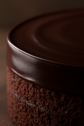 Non Fondant vs Fondant Cakes: Which Is Better for Taste, Design, and Heat?